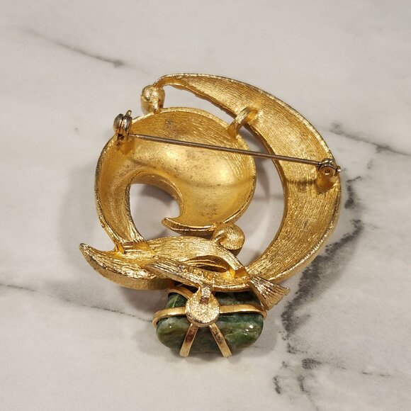 Vintage LISNER Textured Gold Tone Abstract Swirl Brooch Jade & Imitation Pearls - Picture 8 of 12